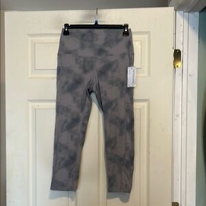 Ouyishang Capri Length Leggings Size Medium NWT Gray